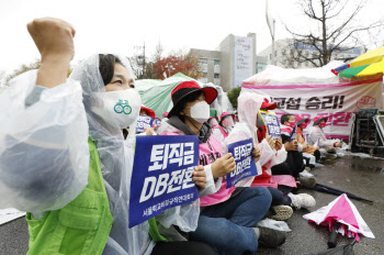 급식·돌봄 파업 이틀째 참여율 3.9%…"35개 학교 빵·도시락"