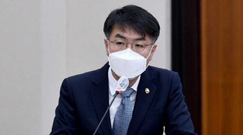 정부 “공인중개사 없는 거래?…검토한 적 없어”