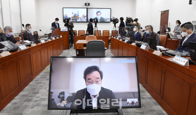 [포토]화상으로 온택트 의원총회 참석한 이낙연 대표