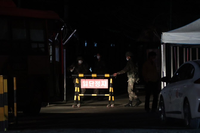 軍 거리두기 2.5단계 격상, 전 장병 휴가 잠정 중지(종합)