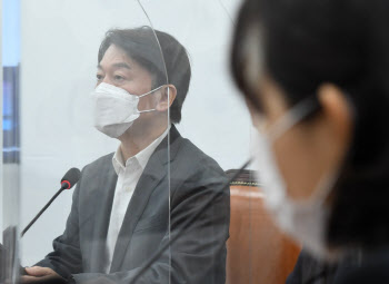안철수 “文대통령, 갈등·반목의 침묵…국민께 사과해야”
