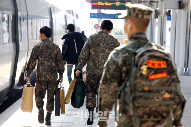 [포토]국방부, 전 장병 휴가·외출 잠정 중단