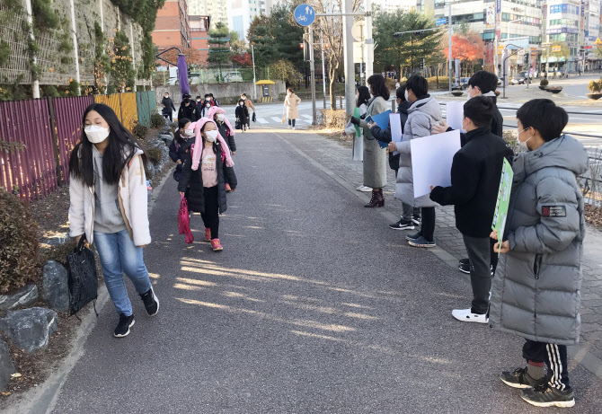 ‘코로나19 극복’ 수원 율현초교 학생자치회 활동 '눈길'