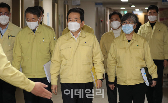 [포토]정세균 총리-박능후 장관-정은경 청장, 기자 간담회 참석