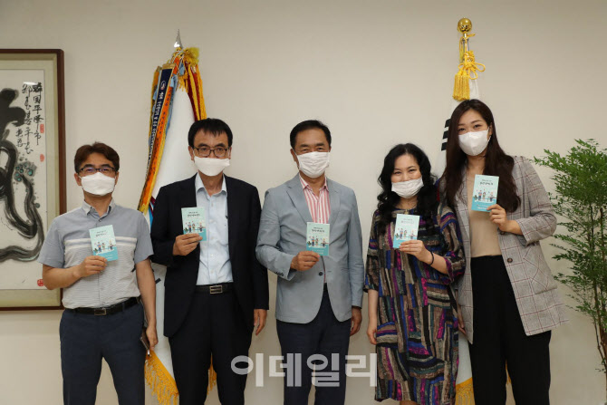 외교부 SOFA 국민지원센터, ‘평택시민을 위한 일상영어’ 소책자 2편 무료 배포