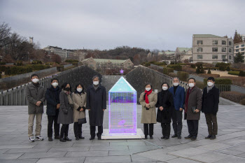 이화여대, 성탄절 앞두고 ‘이화성탄의 집’ 설치