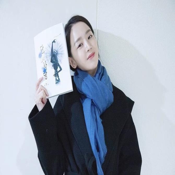 [카드뉴스]"여자 몸에 남자 영혼이?" 영혼 체인지로 남자 연기한 여배우