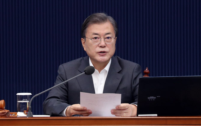 秋尹갈등에 입연 文대통령 “징계위, 절차적 정당성 매우 중요”(상보)