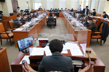 내년부터 경찰조직 자치·국가 둘로 나뉜다…경찰청법 행안위 통과