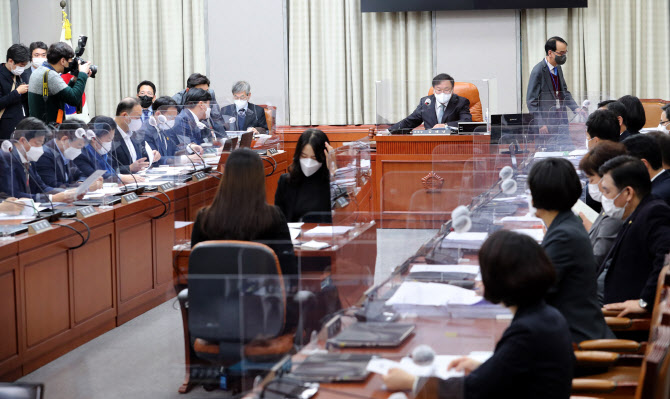 원격 의회·일하는 국회법 상임위 통과…이해충돌 방지법은 보류