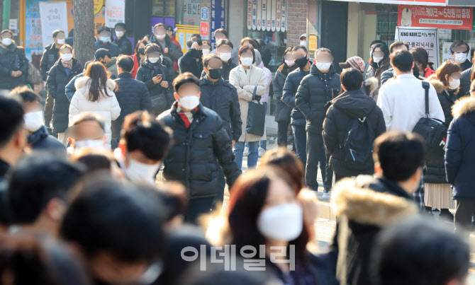 [포토]수시논술고사 실시, 수험생 기다리는 학부모들