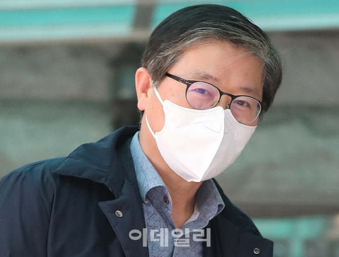 [포토]'방배동 자택 들어가는 변창흠 국토부 장관 내정자'