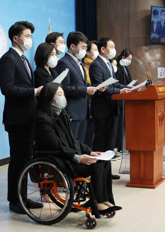 ‘공수처 대치 격화’ 與 강행 처리 시사 vs 野 비상대기령 발동(종합)