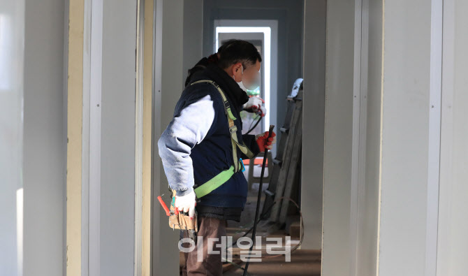 [포토]서울의료원 컨테이너형 코로나 병상 설치