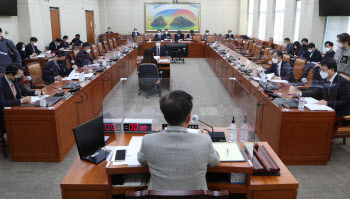 정무위 안건조정위, '전속고발권 폐지' 공정거래법 일단 통과(상보)