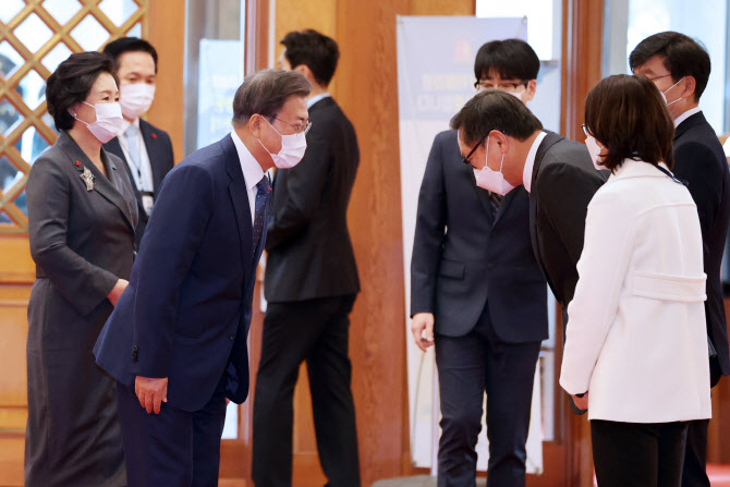 文대통령, 국보 ‘세한도’ 기증자 초청..“우리 사회에 큰 울림”