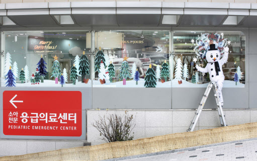 뚜레쥬르, 서울대병원서 ‘윈도우페인팅’ 퍼포먼스 진행