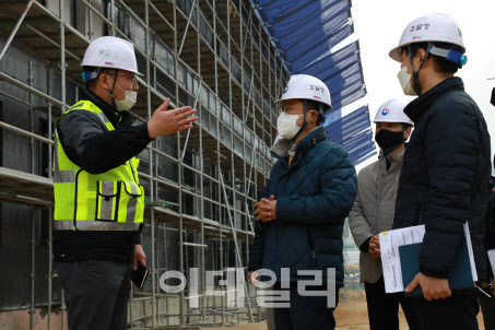 [포토]김정우 조달청장, 공공건설 현장 방문 동절기 안전점검