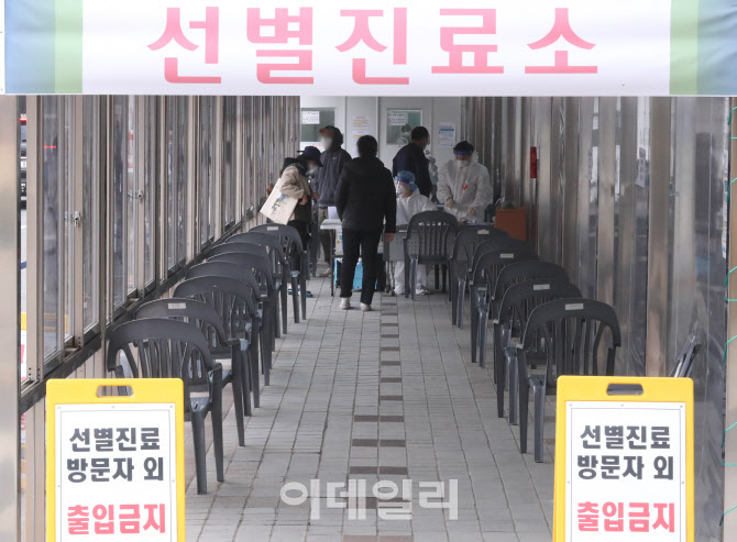 서울 종로구 음식점·노래교실 관련 집단감염 확진자 216명까지