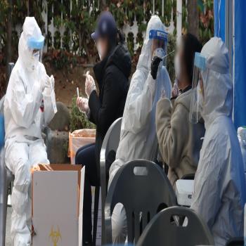 신규 확진자 사흘째 700명 육박...역학조사 한계?