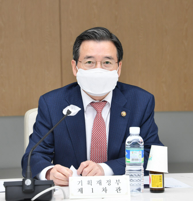 김용범 기재차관 "코로나로 양극화 악화…지원책 제때 마련해야"