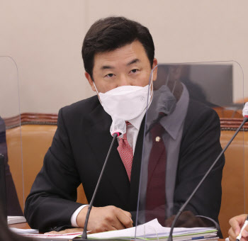 윤영석, 女 육아휴직 기간 재택근무 허용 법안 발의