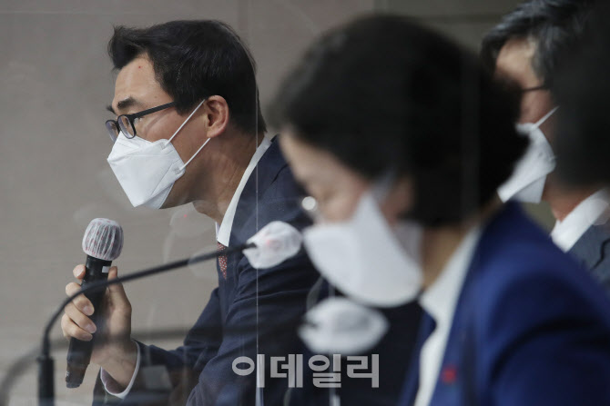 [포토]신봉삼 공정위 사무처장, 공정경제 3법 브리핑