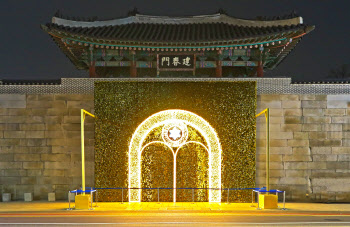 ‘크리스마스 마켓’ 개막...‘밤하늘 수놓을 점등식’ 개최