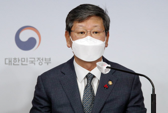 이용구 '택시기사 폭행' 논란…경찰 "판례 참고해 내사종결"