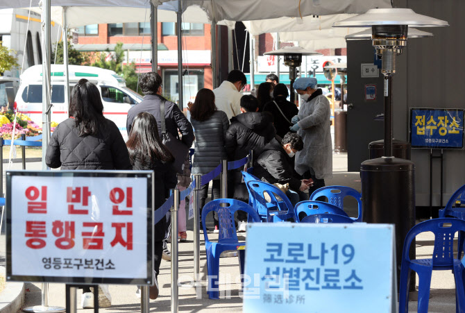 제주 종교시설발 집단감염, 사우나·라이브카페로 전파…누적 100명