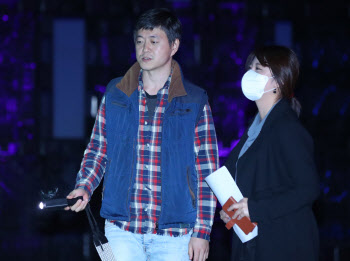 '文아들' 문준용 "착각하는 것 같은데"..예술지원금 비난 반박