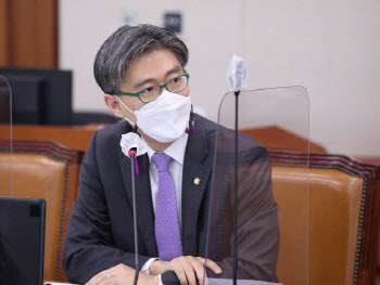 5인 이상 집합금지에…조정훈 "정당한 보상 없으면 위헌소지"