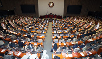  내로남불로 시작해서 내로남불로 끝났다