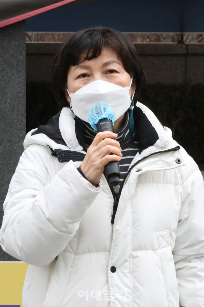 [포토]한경희 사무총장, 수요집회 기자회견에서 발언