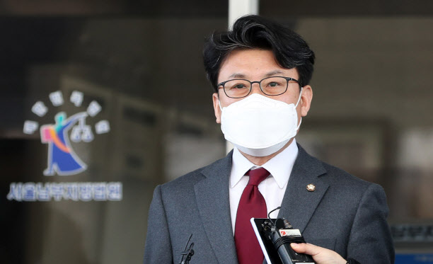 ‘사전 선거운동 혐의’ 진성준 의원, 1심서 당선무효형 면해