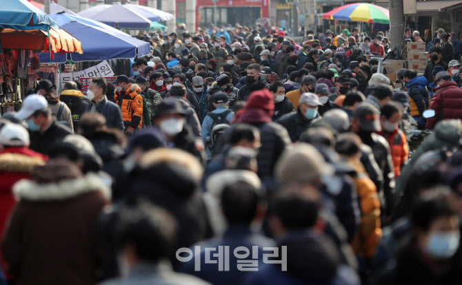 [포토]북적이는 동묘시장, '불안한 사회적 거리두기'