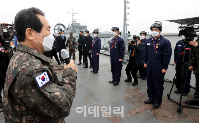 [포토]연말맞아 국군장병 격려나선 정세균 국무총리