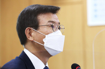 문성혁 장관 "수출 물류난 해소·해운재건에 총력"