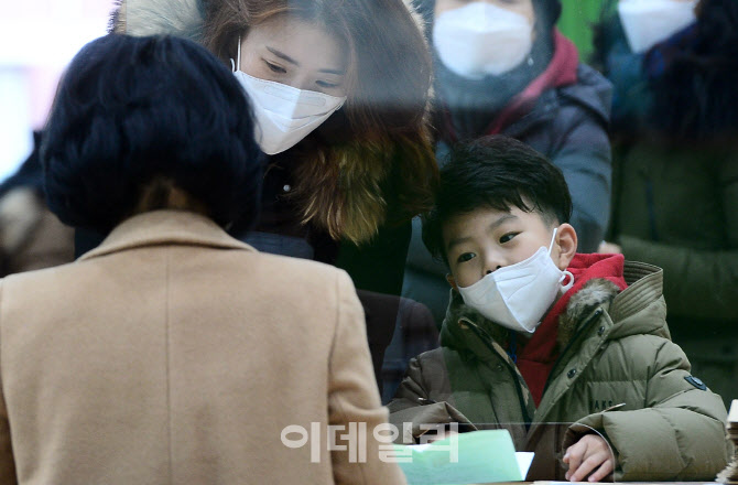 [포토]서울 공립 초등학교 예비소집 시작