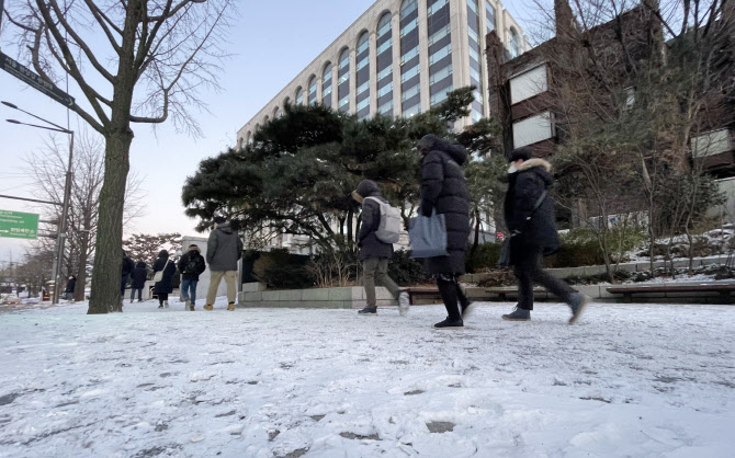 전국 5개 시도 대설경보 발효…중대본 비상 2단계 가동