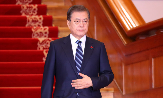 靑 “文대통령, 11일 신년사…선도국가 포부 밝힌다”(상보)