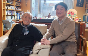 김동길 박사 찾은 안철수 "썩은 나무 베야 할 시간 다가와"
