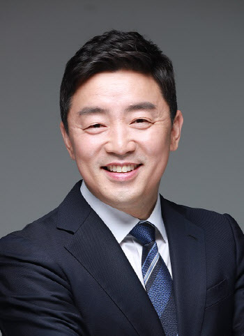 강훈식 “우보만리 행보 필요…스타트업 육성 힘쓸 것”