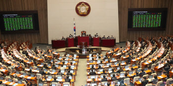 이낙연 임기 한달 여 앞두고…민주당, 각종 규제법안 추진