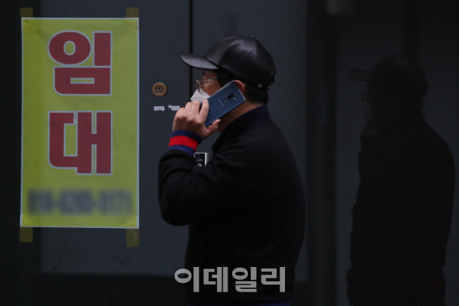 [포토]코로나19로 방 빼는 상인들
