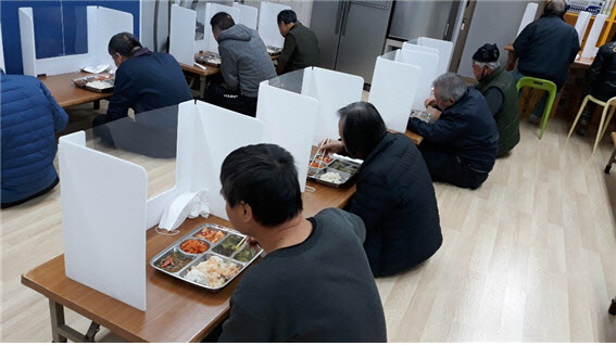 서울시, 노숙인 무료급식 질 높인다…단가 40% 인상