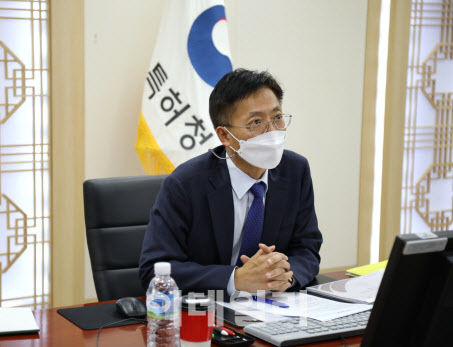 [포토]김용선 특허청 차장, 국제지식재산정책포럼 참석