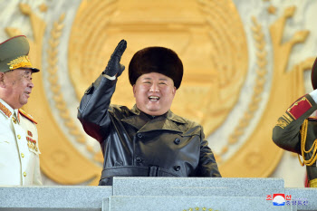 北김정은, 열병식서 핵무력 재차 과시…또 신형SLBM 공개