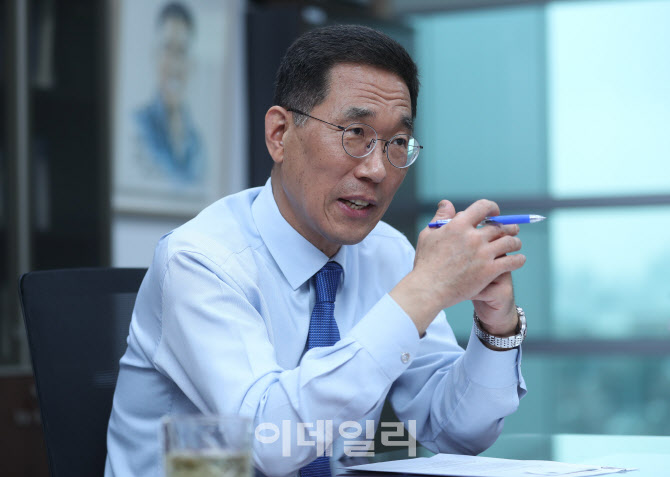 [인터뷰]김주영 “양극화, 0.1㎜라도 격차 줄여야… 사회적 대타협 중요”