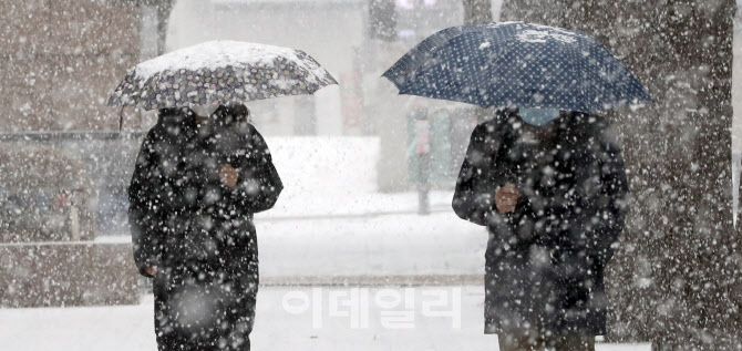 [포토]눈 내려온다